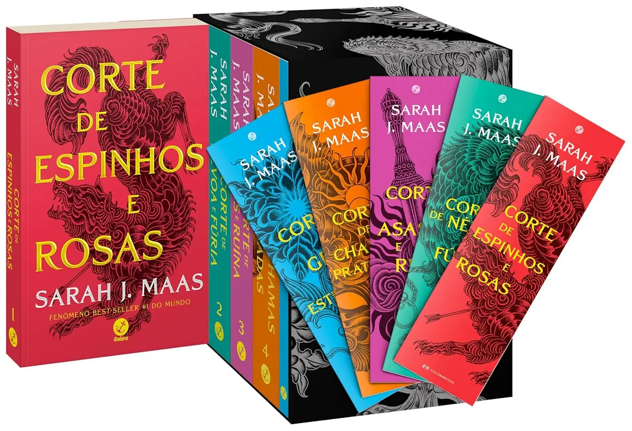 Box Corte de espinhos e rosas (Novas capas) fechado, com os cinco livros e marcadores visíveis