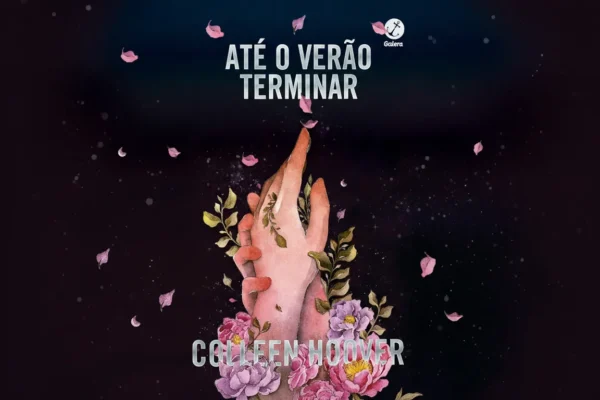 Duas mãos em aquarela erguem-se entre flores e pétalas flutuantes sob um céu noturno escuro.