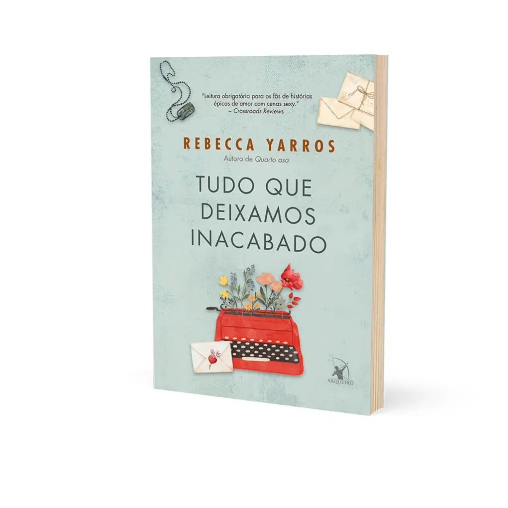 Páginas abertas do livro Tudo que deixamos inacabado sendo seguradas por mãos.