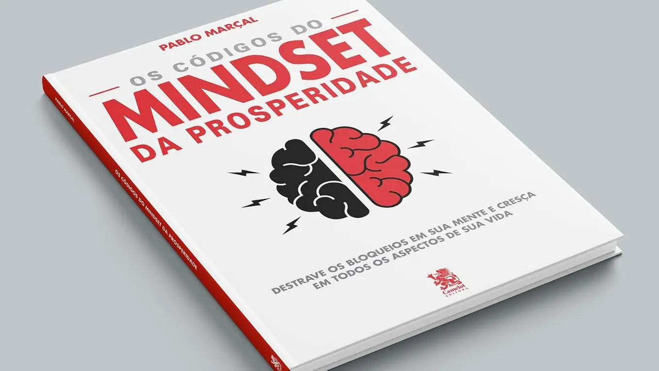 Livro Antimedo da Coleção Transforme Sua Vida de Pablo Marçal aberto em uma superfície.