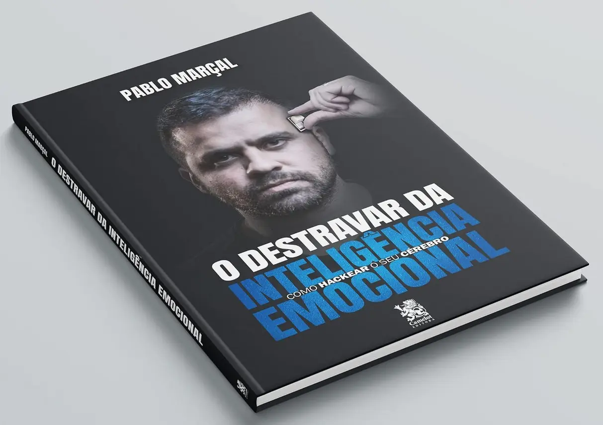 Três livros da Coleção Transforme Sua Vida de Pablo Marçal empilhados, mostrando as capas e lombadas.