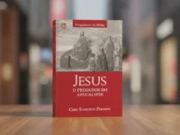 Livro "Jesus O Pregador Do Apocalipse" em uma mesa de madeira, foco na capa.