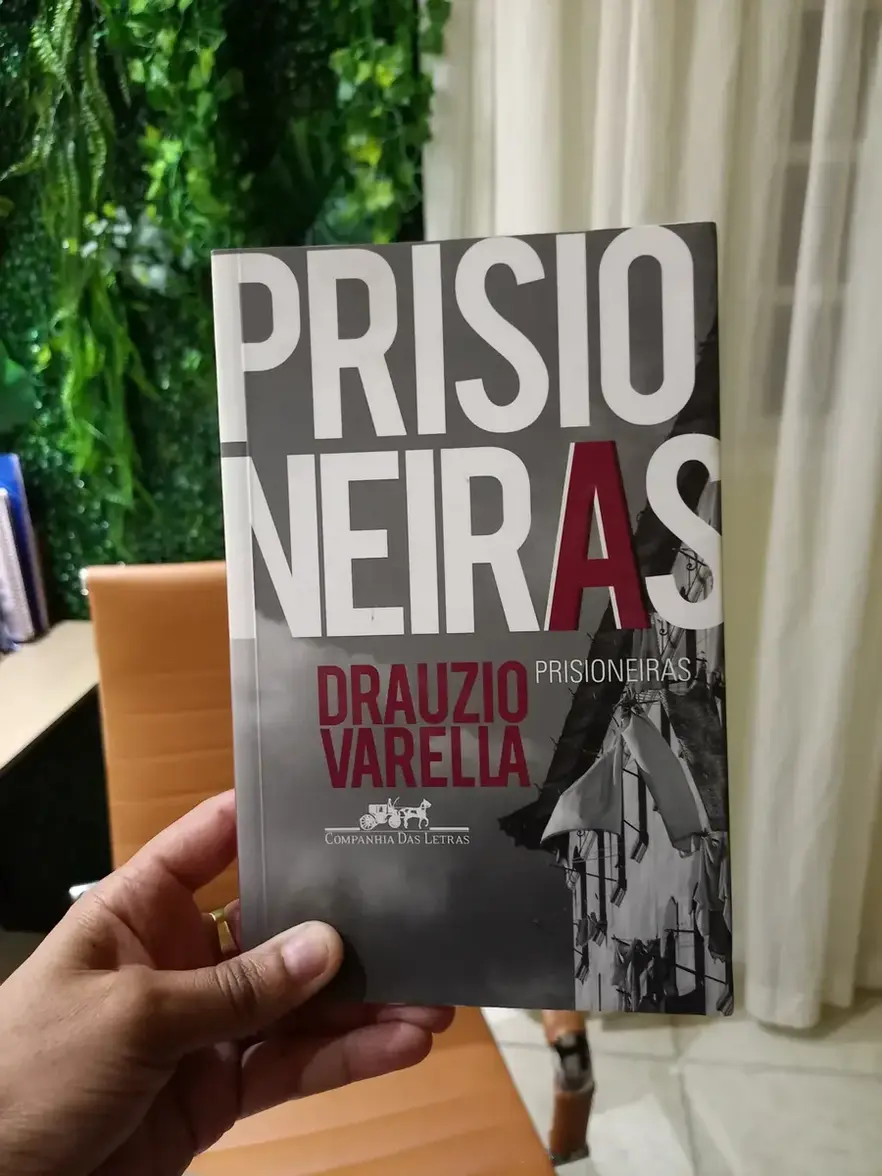 Lombada e contracapa do livro Prisioneiras de Drauzio Varella